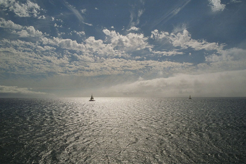 island_sailboats